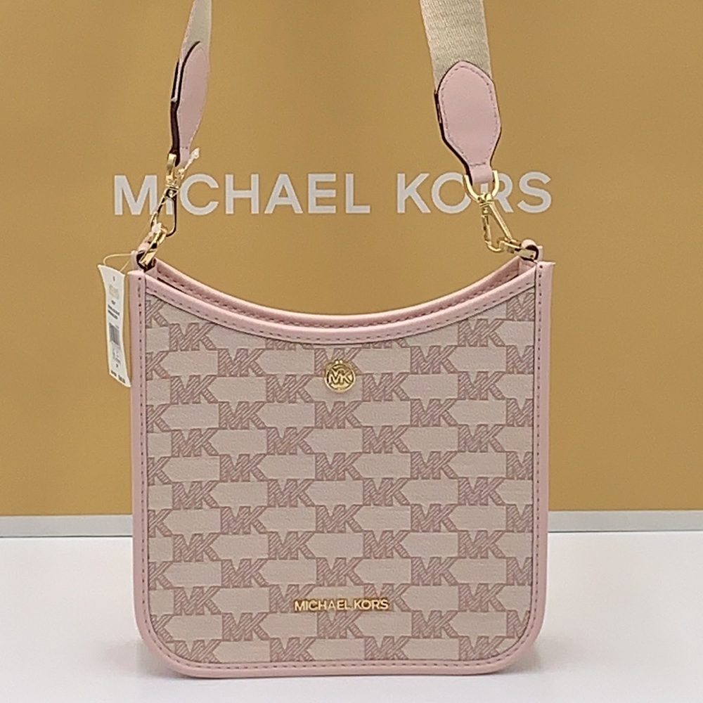 MICHAEL KORS
Briley Small Logo Messenger XBODY Bag POWDER BLUSH MULTI - Picture 6 of 16